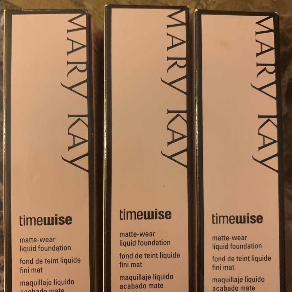 COPY - MK Timewise Matte Liquid Foundation (Beige)